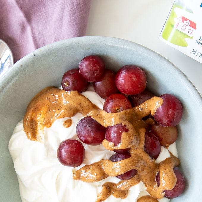 Cover Image for Peanut Butter and Grape Skyr bowl